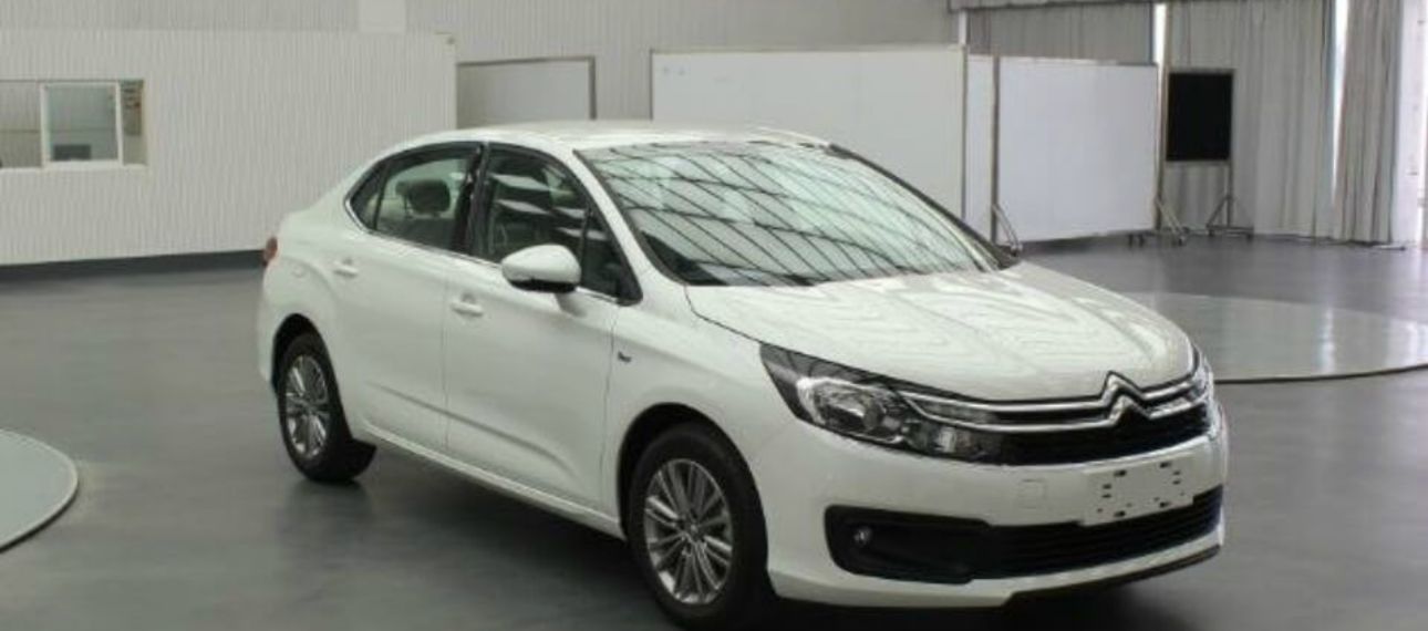 Обновленный седан Citroen C4 «засветился» без камуфляжа