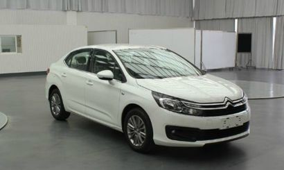 Обновленный седан Citroen C4 «засветился» без камуфляжа