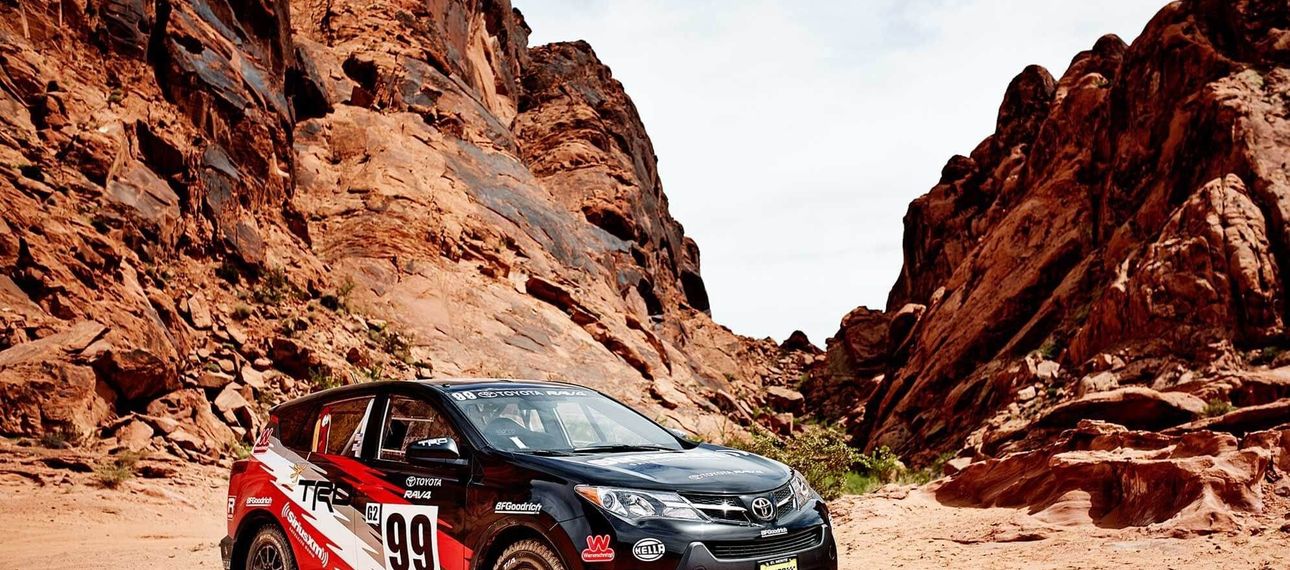 Toyota «зарядит» кроссовер RAV4