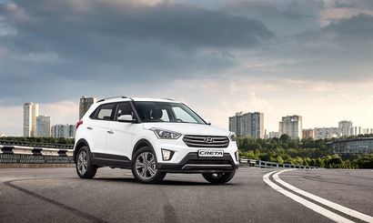 Toyota показала российский вариант обновленного седана Corolla