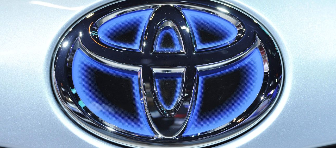 Тойота вернула себе лидерство по продажам над Фольксвагеном.