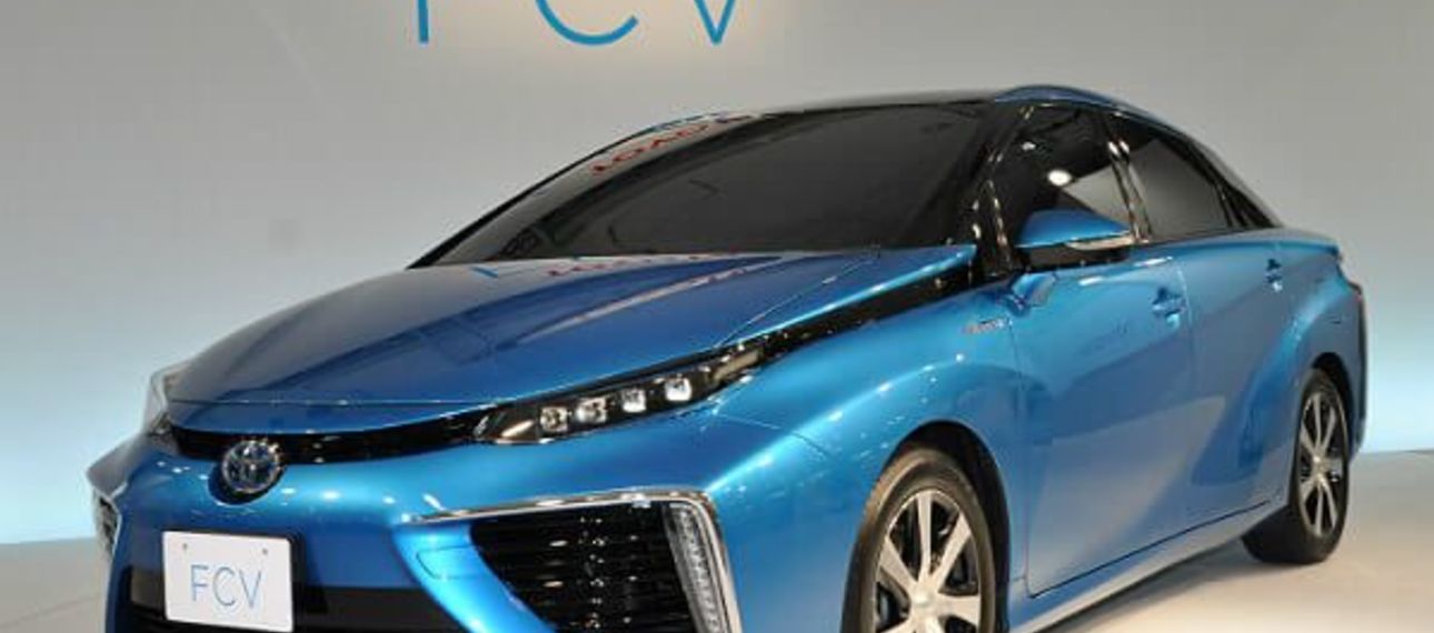 Тойота представила новый автомобиль Mirai FCVs, созданный в соответствии с тематической концепцией «Назад в будущее»