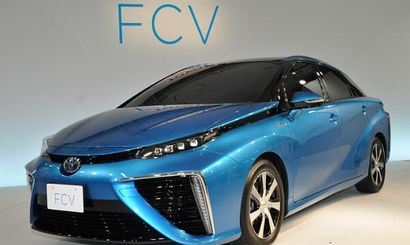 Тойота представила новый автомобиль Mirai FCVs, созданный в соответствии с тематической концепцией «Назад в будущее»