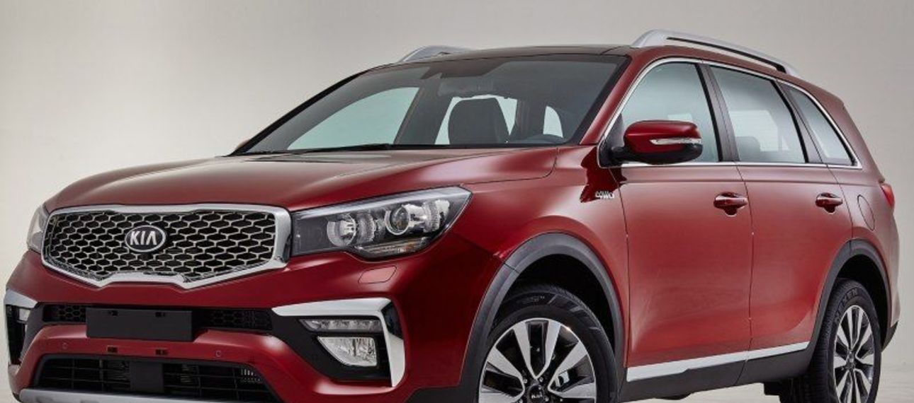 В интернете рассекречен интерьер 7-местного кроссовера Kia