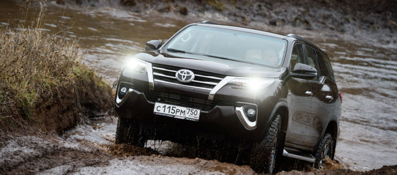 Toyota Fortuner 2018: теперь с бензиновым двигателем