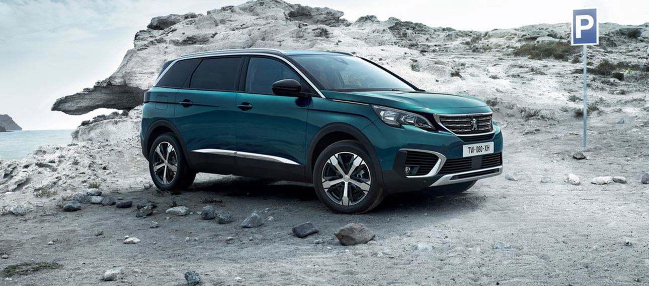 До России доехал флагманский кроссовер Peugeot 5008