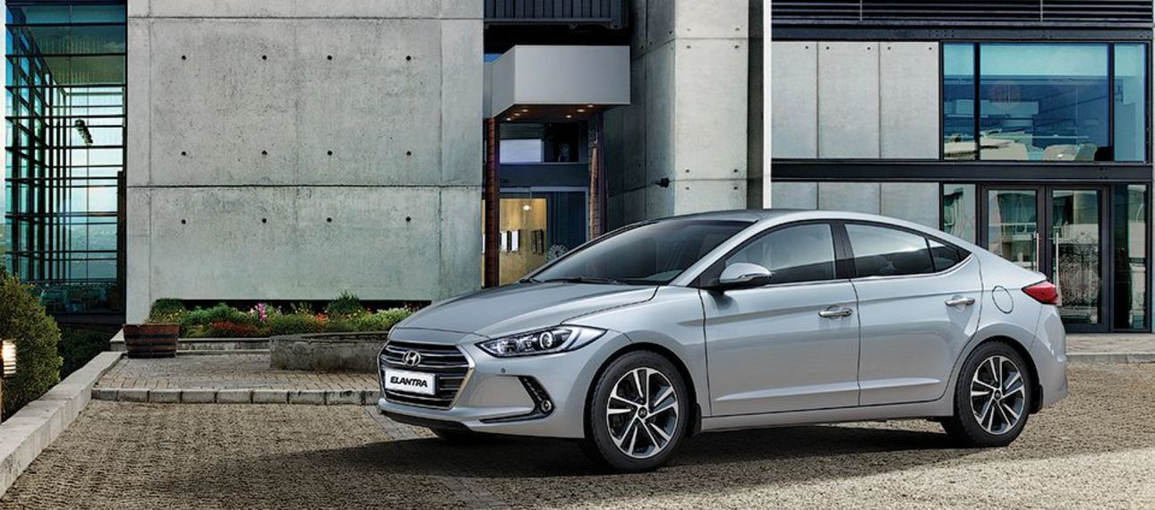 Hyundai анонсировала рублевые цены на обновленный седан Elantra