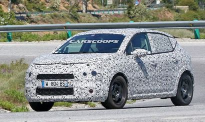 Автошпионы «засекли» тестовый прототип Citroen C3 2017