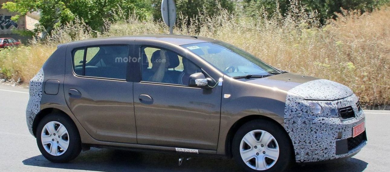Интерьер обновленного седана Toyota Corolla рассекречен в Сети