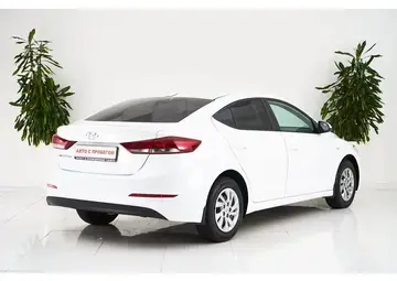 Hyundai Elantra Вид 5
