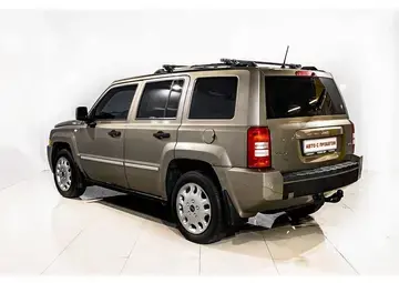 Jeep Liberty (North America) Вид 4