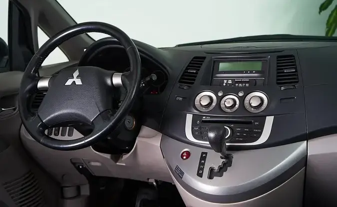 Mitsubishi Grandis