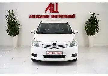 Toyota Verso Вид 2