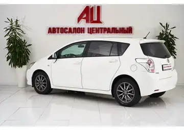 Toyota Verso Вид 4