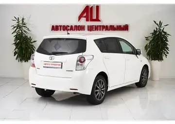 Toyota Verso Вид 5