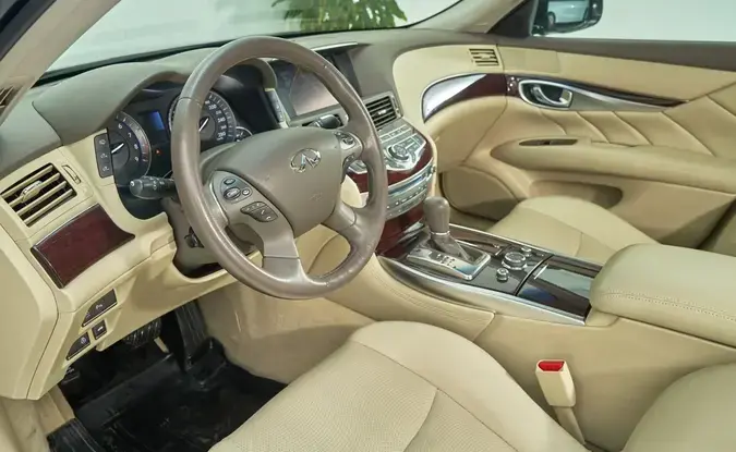 Infiniti Q70
