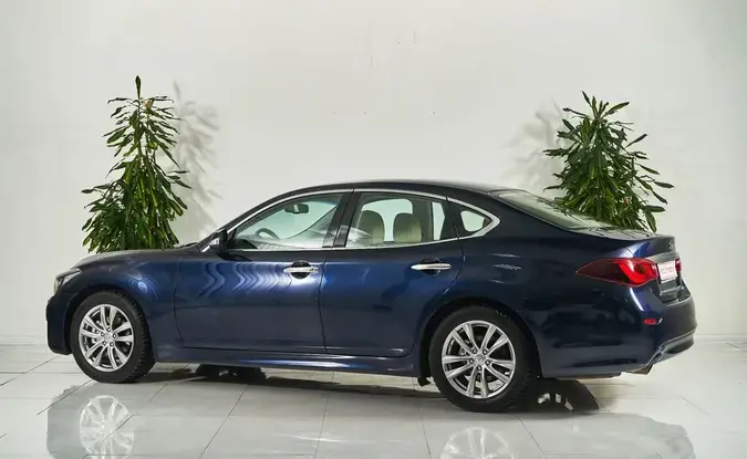 Infiniti Q70