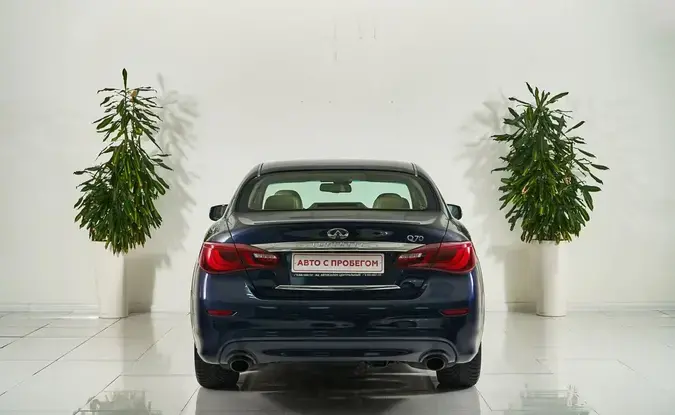 Infiniti Q70
