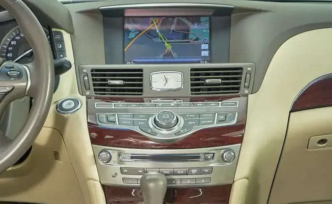 Infiniti Q70