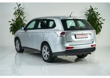 Mitsubishi Outlander Вид 4