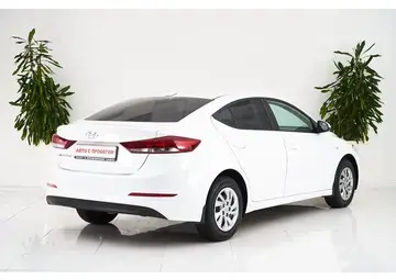 Hyundai Elantra Вид 5