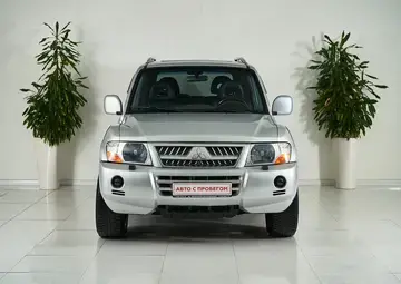 Mitsubishi Pajero Вид 2