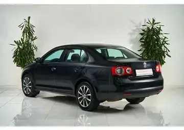 Volkswagen Jetta Вид 4