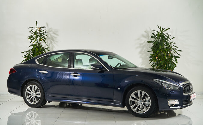 Infiniti Q70