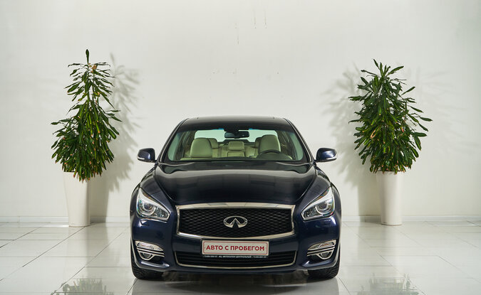 Infiniti Q70