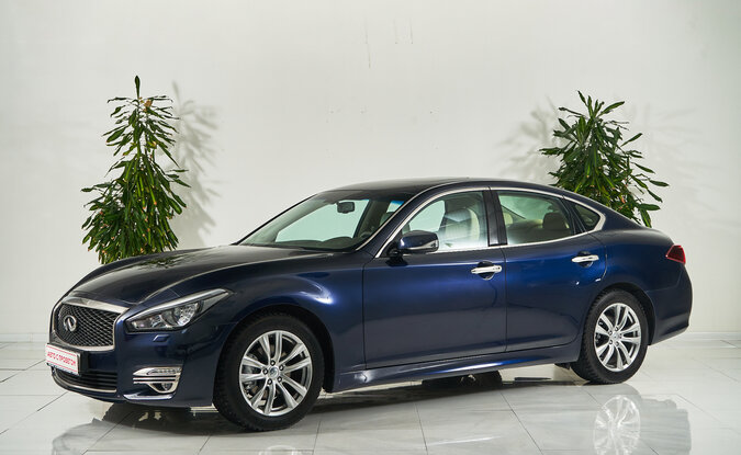Infiniti Q70