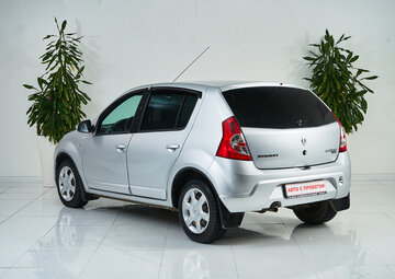Renault Sandero Вид 4