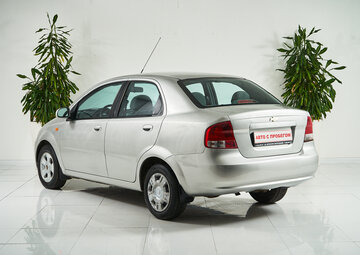 Chevrolet Aveo Вид 4