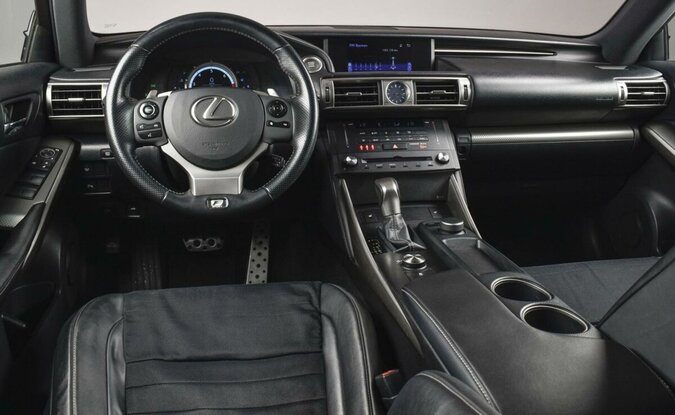 Lexus IS