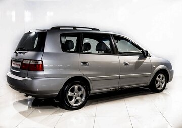 Kia Carens Вид 2