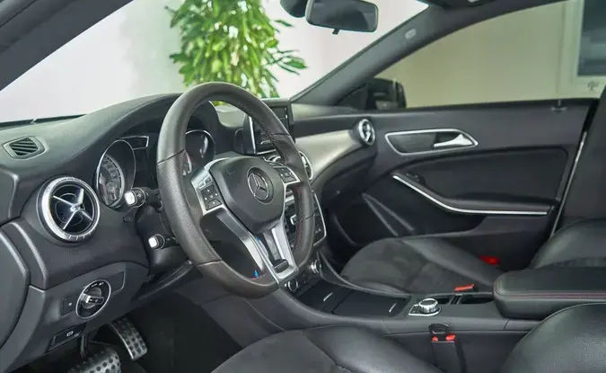 Mercedes benz CLA